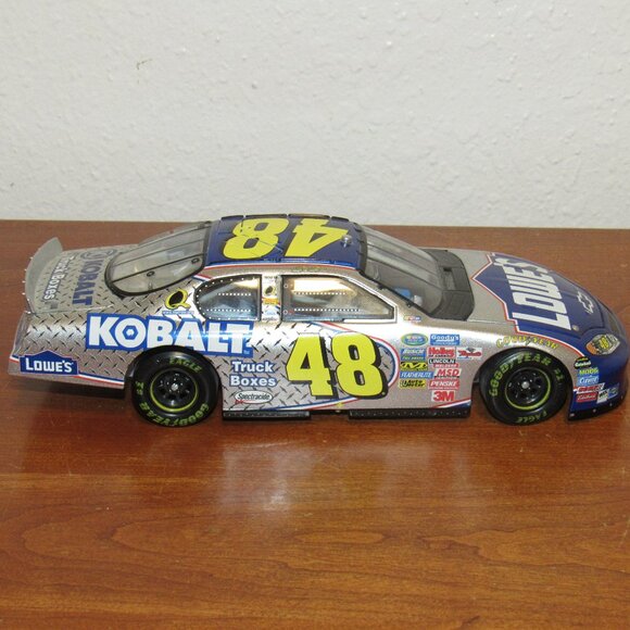 Jimmie Johnson 2005 Chevy Kobalt Lowes #48 1:24 Diecast Nascar Truck Box Action - Picture 1 of 7